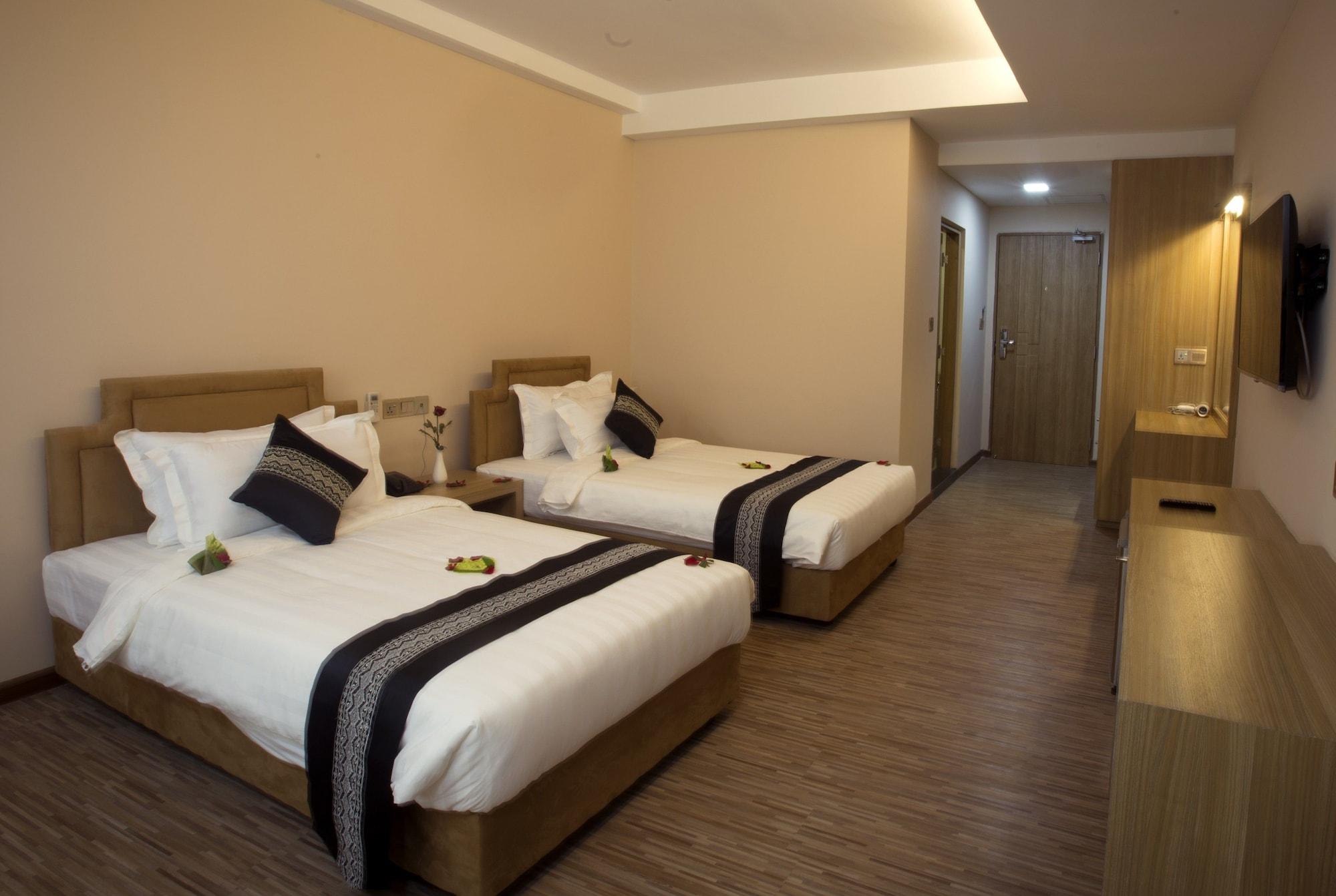 Elegant Hotel Pyi Thar Yar Yangon Esterno foto