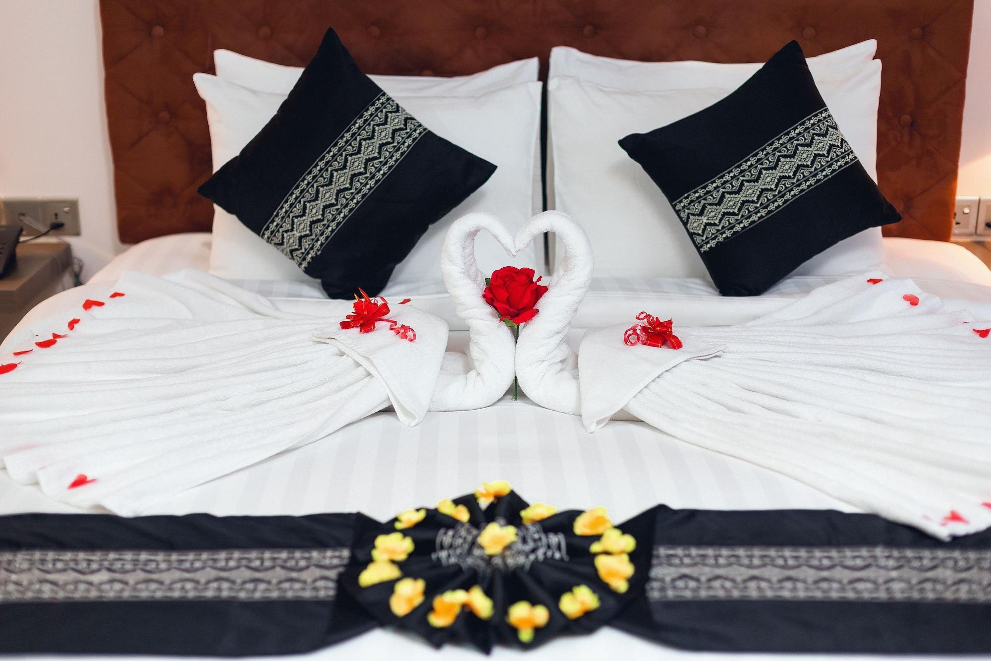 Elegant Hotel Pyi Thar Yar Yangon Esterno foto