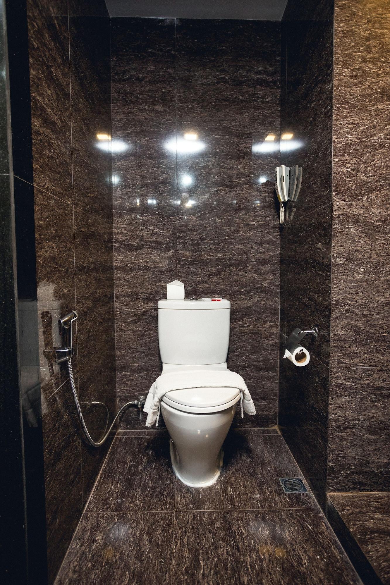 Elegant Hotel Pyi Thar Yar Yangon Esterno foto