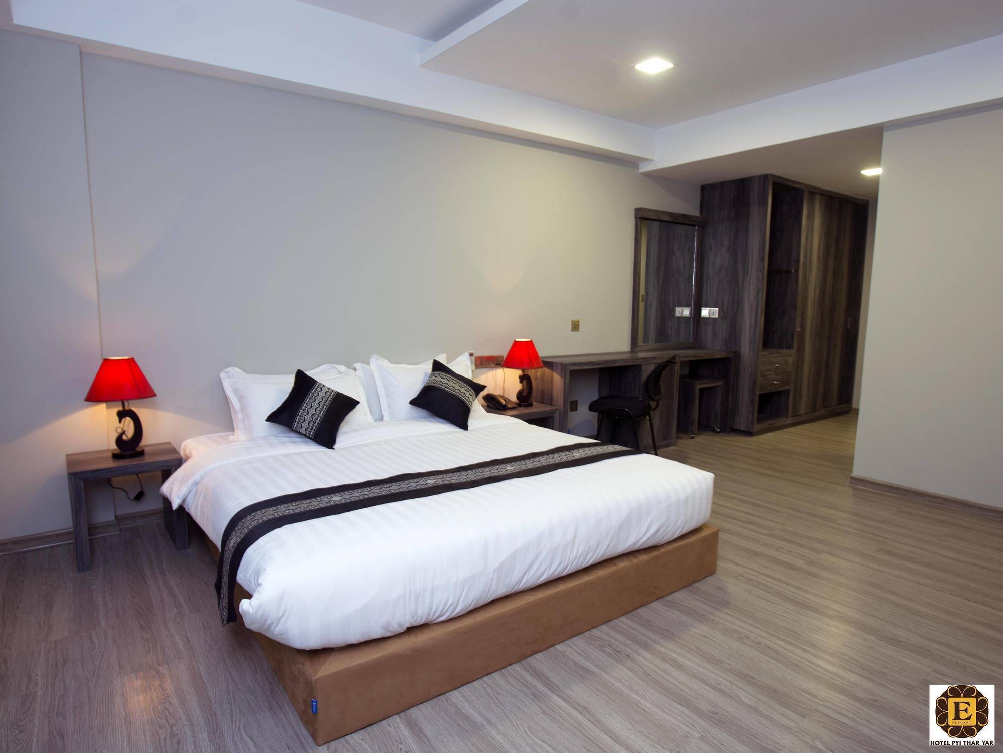 Elegant Hotel Pyi Thar Yar Yangon Esterno foto