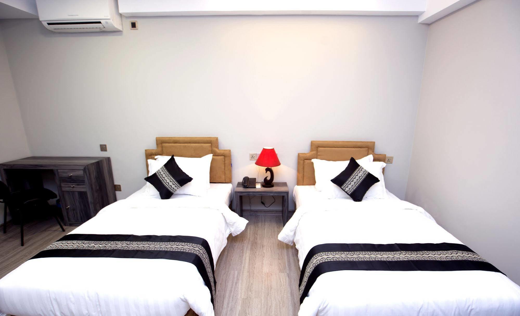 Elegant Hotel Pyi Thar Yar Yangon Esterno foto